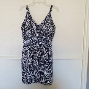 Lands End Womens M Swim Dress Built in Bra Lined Swimsuit Summer Vacation